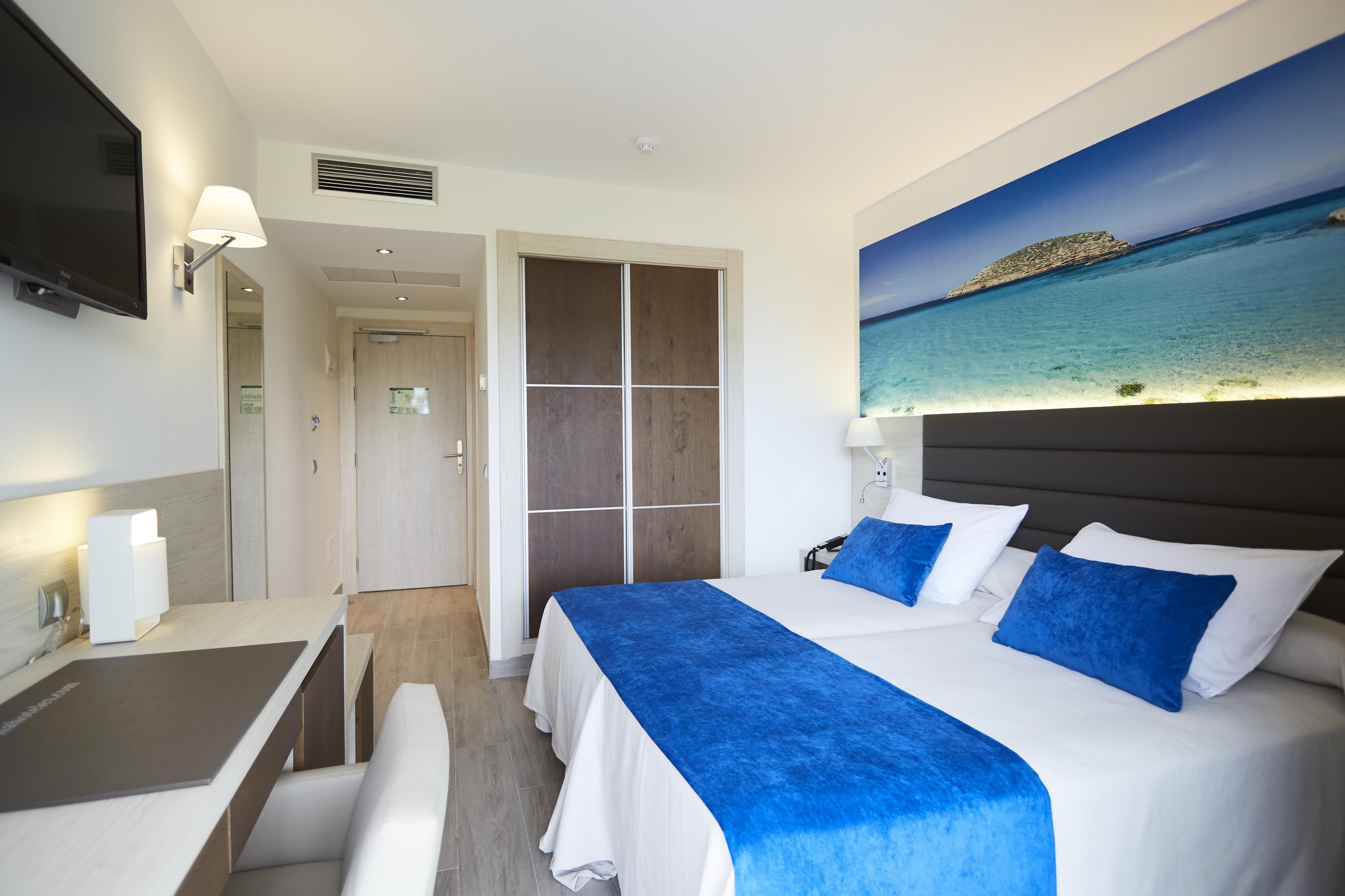 Invisa Hotel Club Cala Blanca Playa DPlaya Des Figueral Exteriér fotografie