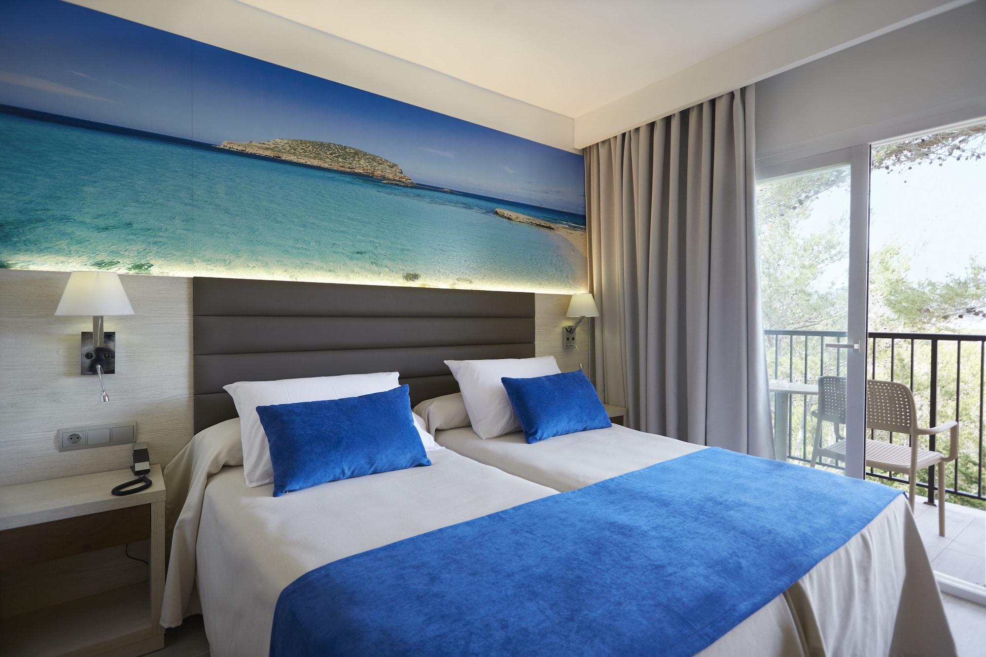 Invisa Hotel Club Cala Blanca Playa DPlaya Des Figueral Exteriér fotografie
